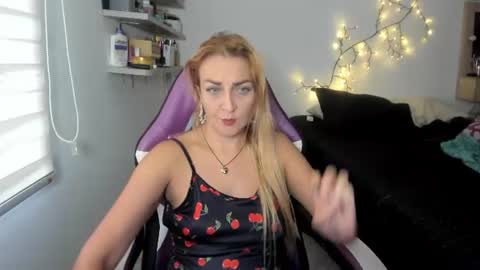 Adriana Paredes  online show from 07-27-26, 01:07