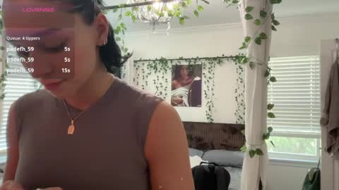 Snapshot of adriannarodriguez chatting on 05-04-26, 08:16 Adrianna online show from 05-04-26, 08:16