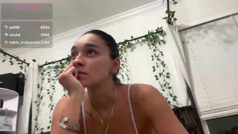 Snapshot of adriannarodriguez chatting on 05-06-26, 12:30 Adrianna online show from 05-06-26, 12:30
