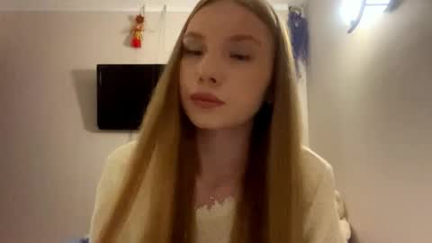 Caroline online show from 04-25-26, 03:09
