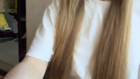 Snapshot of adriannemuldowney chatting on 08-05-26, 03:37 Caroline online show from 08-05-26, 03:37