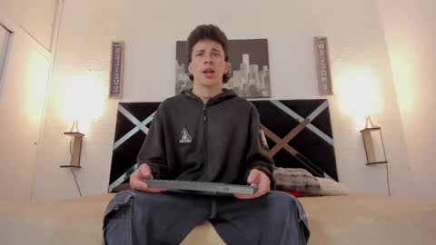 Adrian online show from 11-19-25, 04:34