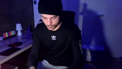 Snapshot of adriherx chatting on 01-07-26, 07:27 Adriherx online show from 01-07-26, 07:27