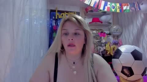 adriiana_fox_ online show from 06-16-26, 11:07