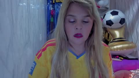 adriiana_fox_ online show from 06-17-26, 06:20