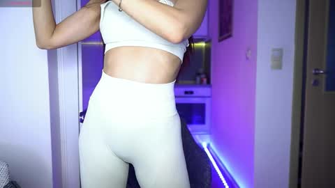 Snapshot of ady_w_o_w chatting on 03-11-26, 02:01 Ada online show from 03-11-26, 02:01