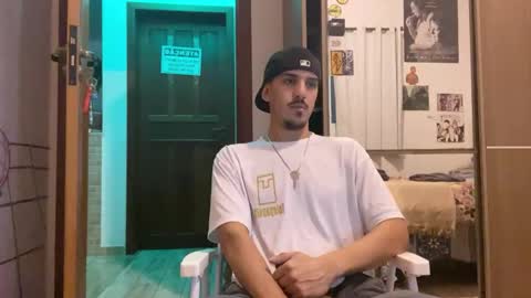 Snapshot of aelucius chatting on 09-17-25, 04:36 Luci online show from 09-17-25, 04:36