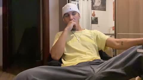 Snapshot of aelucius chatting on 10-14-25, 04:35 Luci online show from 10-14-25, 04:35