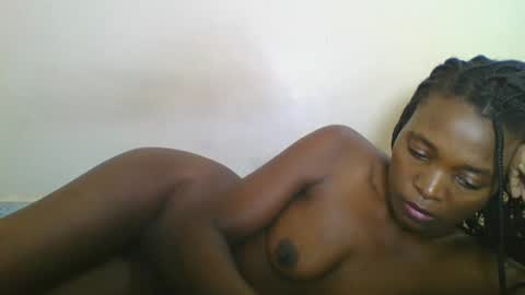 Yvonne online show from 05-06-26, 11:37
