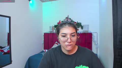 Snapshot of afroditaandsoffi chatting on 12-24-24, 12:22 Afrodita Chery y Hermione online show from 12-24-24, 12:22