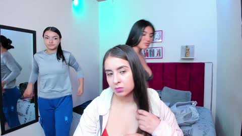 Snapshot of afroditaandsoffi chatting on 01-16-25, 11:58 Afrodita Chery y Hermione online show from 01-16-25, 11:58