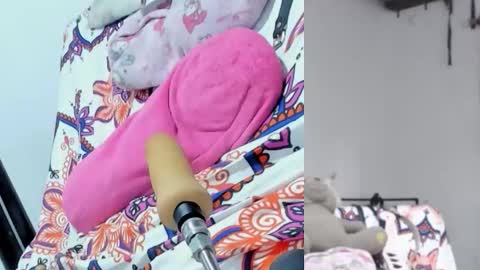 Snapshot of afroditacute16 chatting on 11-25-25, 08:42 afroditacute16 online show from 11-25-25, 08:42