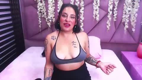 afroditaowen_ online show from 10-24-25, 11:39