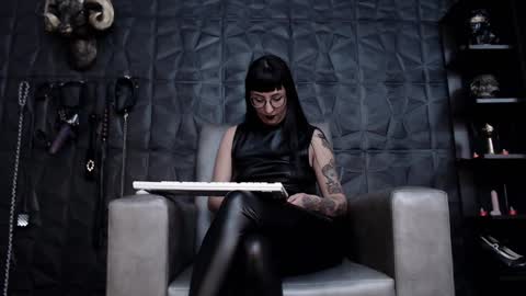 Snapshot of agata_darkness chatting on 12-10-24, 03:55 Miss Agata online show from 12-10-24, 03:55