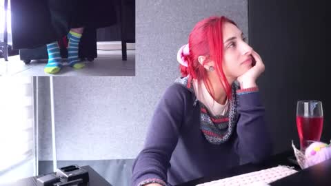 Snapshot of agatacollinsss chatting on 12-20-25, 07:10 Agata Collinss online show from 12-20-25, 07:10