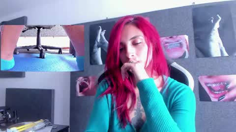 Agata Collinss online show from 06-25-26, 08:46