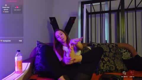 Agelina Lilly Laura online show from 10-25-25, 01:18