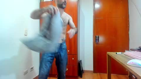 Snapshot of aguslover chatting on 12-14-24, 09:35 Agustin online show from 12-14-24, 09:35