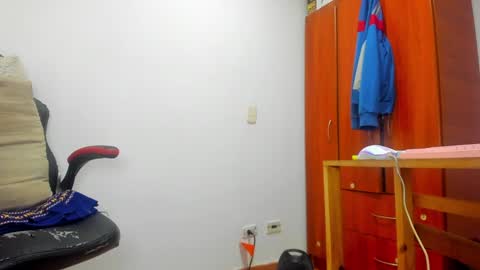 Snapshot of aguslover chatting on 12-28-24, 07:54 Agustin online show from 12-28-24, 07:54