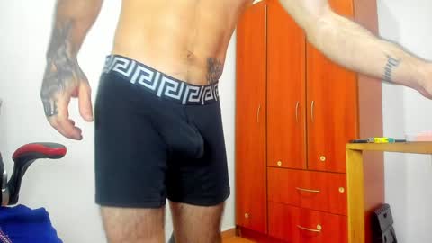 Snapshot of aguslover chatting on 01-12-25, 06:05 Agustin online show from 01-12-25, 06:05