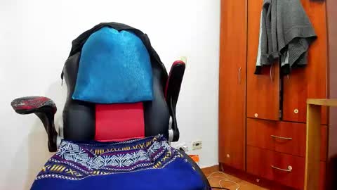 Snapshot of aguslover chatting on 09-08-25, 06:29 Agustin online show from 09-08-25, 06:29