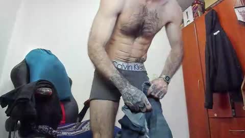 Snapshot of aguslover chatting on 11-08-25, 07:34 Agustin online show from 11-08-25, 07:34