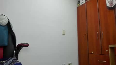 Snapshot of aguslover chatting on 11-26-25, 07:04 Agustin online show from 11-26-25, 07:04