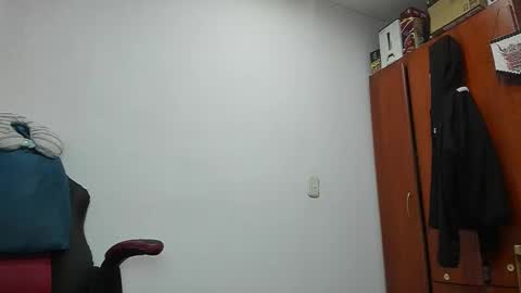 Snapshot of aguslover chatting on 11-27-25, 06:21 Agustin online show from 11-27-25, 06:21