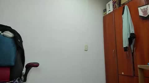 Snapshot of aguslover chatting on 12-14-25, 06:34 Agustin online show from 12-14-25, 06:34