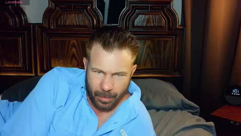 Blue Eyed Handsome Man online show from 03-20-26, 01:21