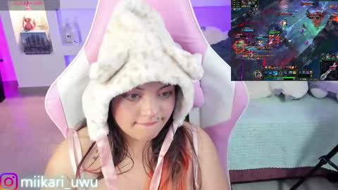Snapshot of ahri_elderwood chatting on 02-13-25, 10:12 Ahri help me get to 100  online show from 02-13-25, 10:12