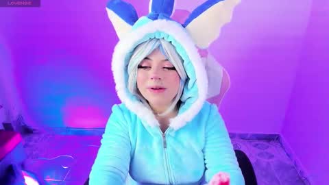 Snapshot of ahri_elderwood chatting on 09-22-25, 05:09 Ahri help me get to 100  online show from 09-22-25, 05:09