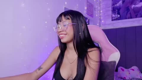 Snapshot of aida_mom chatting on 06-26-26, 01:21 Aida online show from 06-26-26, 01:21