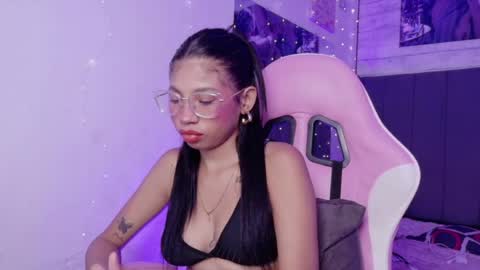 Snapshot of aida_mom chatting on 07-15-26, 11:43 Aida online show from 07-15-26, 11:43