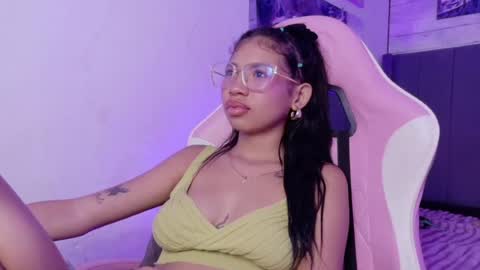 Snapshot of aida_mom chatting on 07-23-26, 01:58 Aida online show from 07-23-26, 01:58