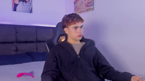 Aiden  online show from 10-25-25, 01:29