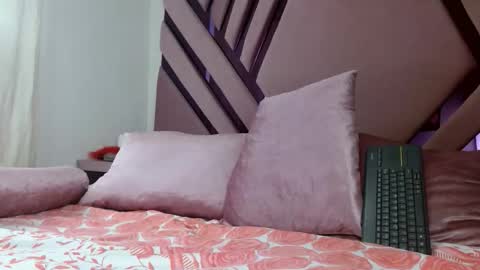 Snapshot of aiilynsmiith chatting on 12-16-25, 07:30 aiilynsmiith online show from 12-16-25, 07:30