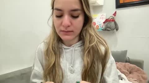 Aile online show from 01-25-25, 02:04