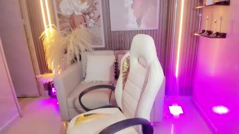 Snapshot of ailee_naughty chatting on 01-10-26, 02:24 online show from 01-10-26, 02:24