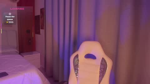 Snapshot of ailee_naughty chatting on 02-10-26, 02:04 online show from 02-10-26, 02:04