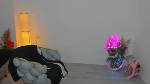 Snapshot of aileen_stone chatting on 12-01-25, 04:23 Aileen online show from 12-01-25, 04:23