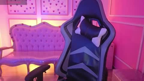 Snapshot of ailen_t_ chatting on 09-20-25, 02:34 ailen online show from 09-20-25, 02:34