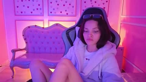 Snapshot of ailen_t_ chatting on 10-11-25, 03:39 ailen online show from 10-11-25, 03:39