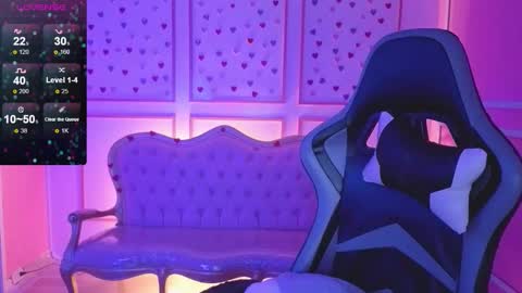 Snapshot of ailen_t_ chatting on 10-14-25, 02:34 ailen online show from 10-14-25, 02:34