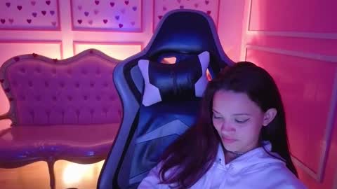 Snapshot of ailen_t_ chatting on 10-16-25, 10:27 ailen online show from 10-16-25, 10:27