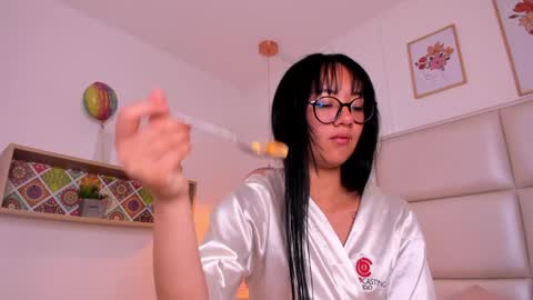 Snapshot of aily_yozuko chatting on 12-31-24, 10:15 Aily Yozuko online show from 12-31-24, 10:15