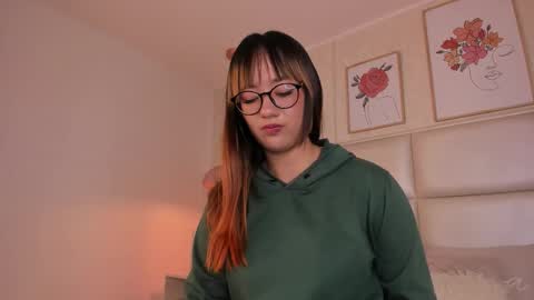 Snapshot of aily_yozuko chatting on 10-17-25, 02:48 Aily Yozuko online show from 10-17-25, 02:48