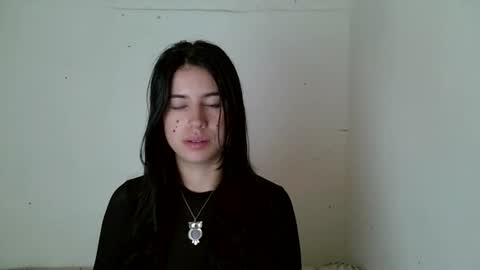 Snapshot of aine_ileana chatting on 05-04-26, 06:59 J online show from 05-04-26, 06:59