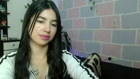 Snapshot of aine_ileana chatting on 07-27-26, 05:42 J online show from 07-27-26, 05:42