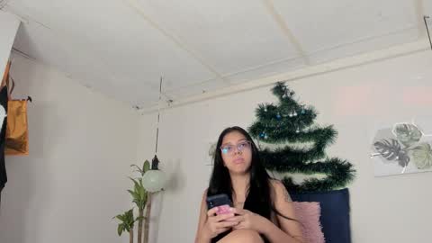 Snapshot of ainoa_pink chatting on 11-26-25, 01:01 Ainoa online show from 11-26-25, 01:01